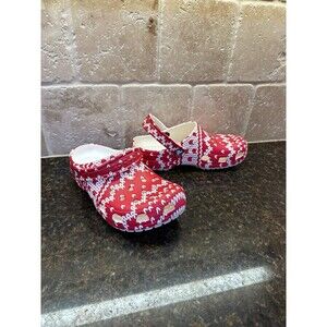 Crocs Classic Clogs Holiday Christmas Sweater Size 5 Men’s 7 Women’s NWOT